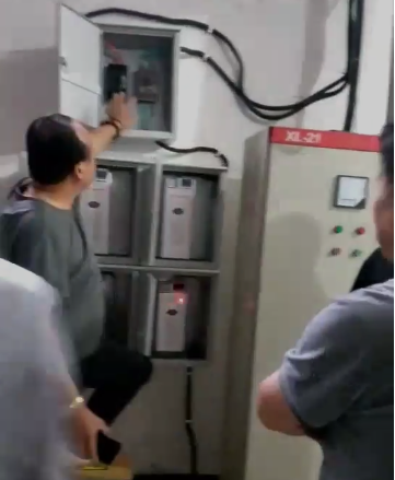 盧氏縣教育局,財(cái)政局對(duì)盧氏一高節(jié)電產(chǎn)品工程進(jìn)行驗(yàn)收！(圖1)